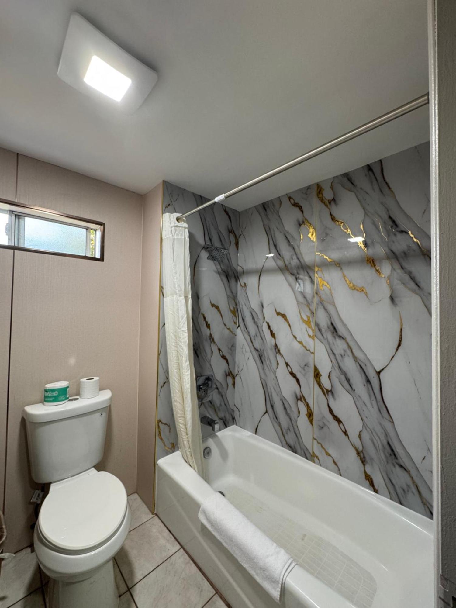 Rodeway Inn Вентура Экстерьер фото